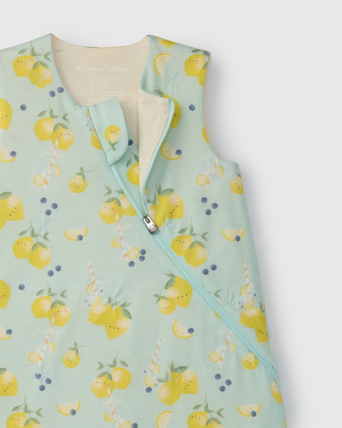 Children's sleep bag with lemon pattern on a light green background