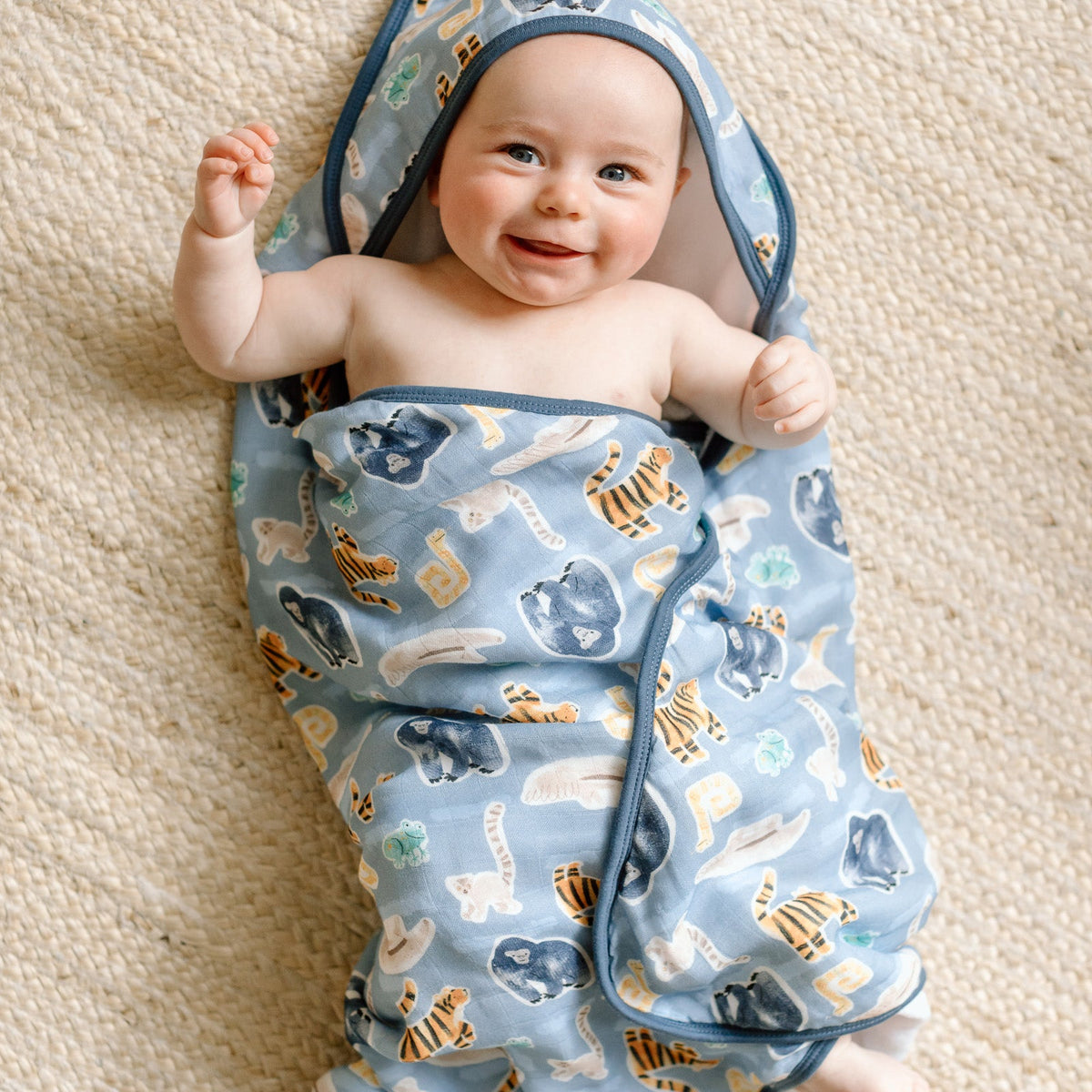 hooded-towel-set-jungle-friends-loulou-lollipop-ca