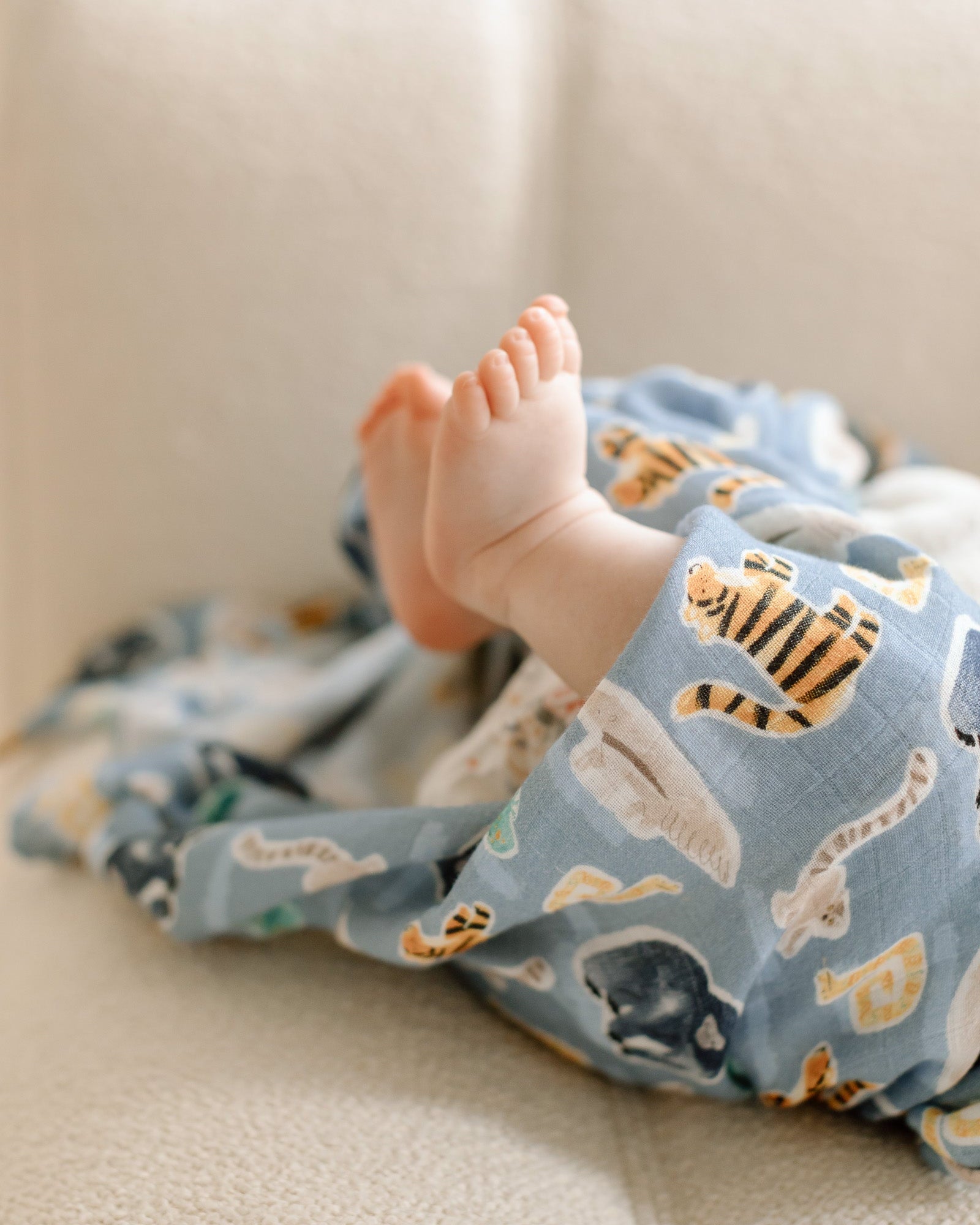Muslin-Swaddle-Jungle-Friends-3