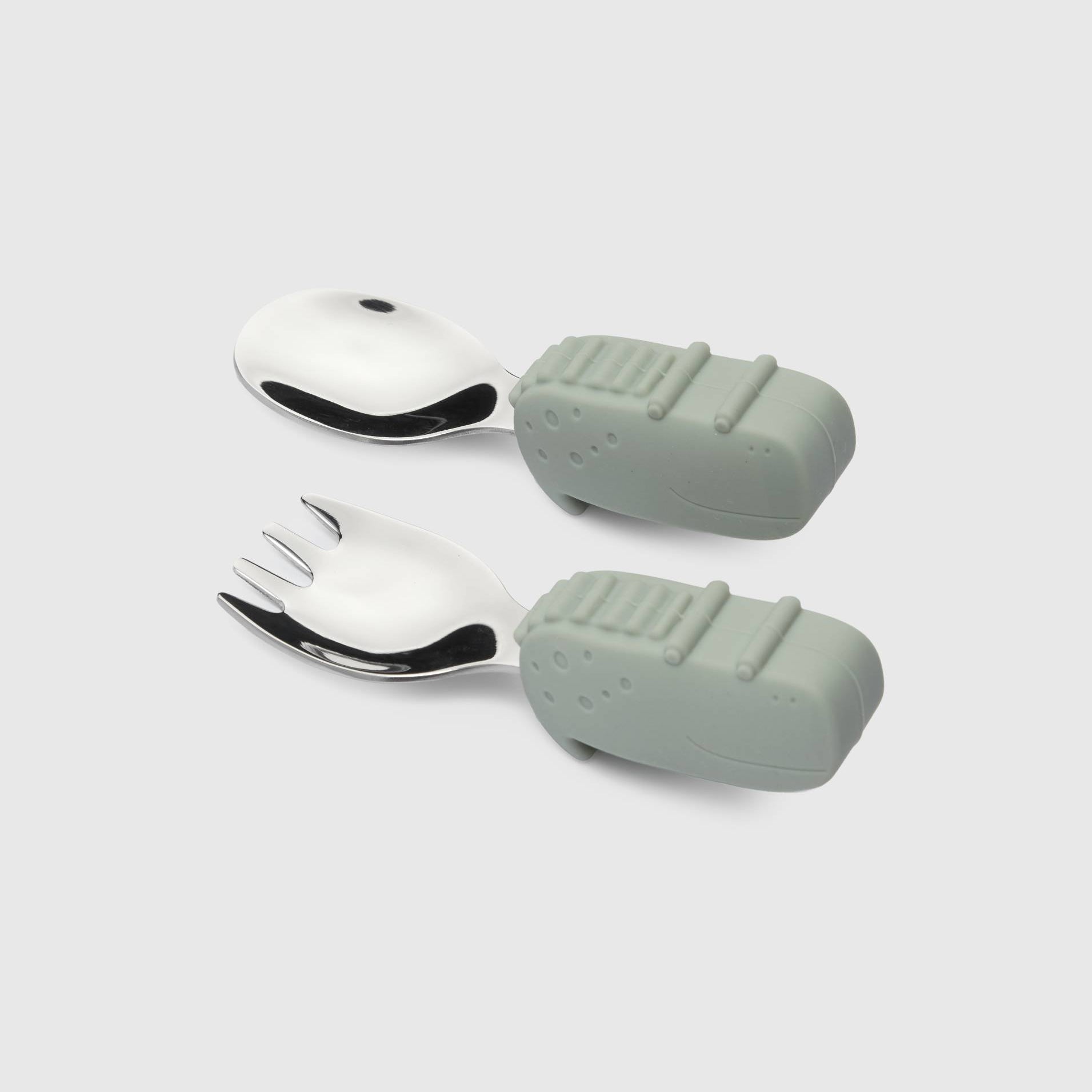 Loulou Lollipop Learning Utensils Set in Alligator — front view on white background