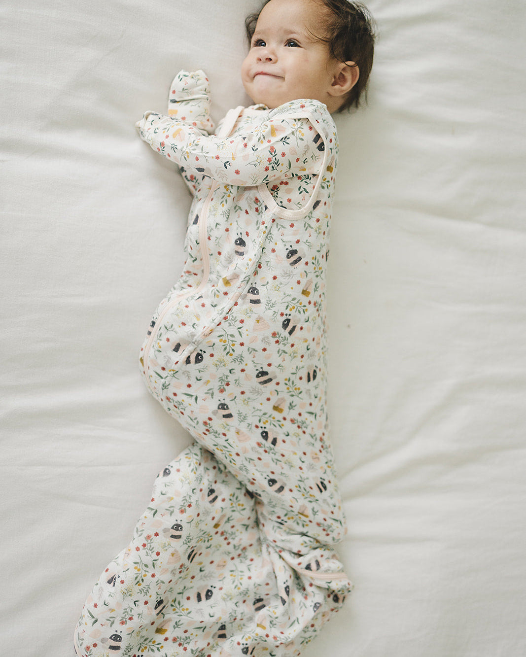 Muslin-Lightweight-Sleep-Bags-0.5-TOG-Bumble-Bees-3