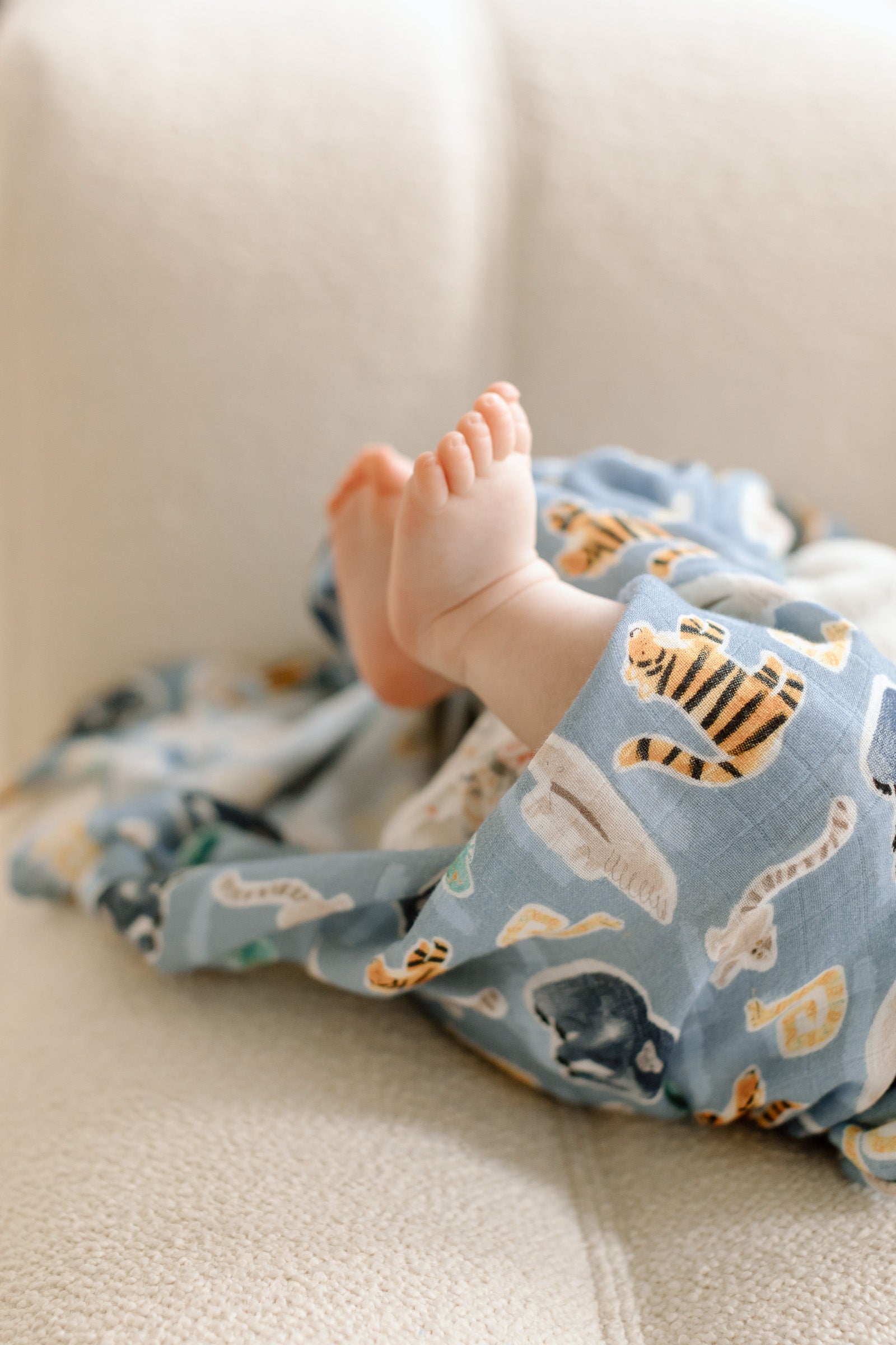 Muslin-Swaddle-Jungle-Friends-3